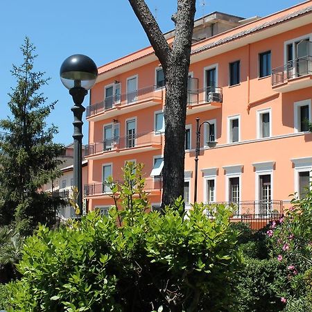 Hotel La Villa Ceccano Exteriör bild
