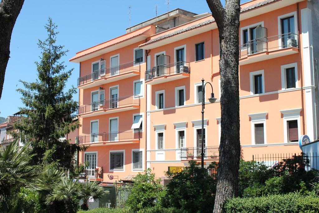 Hotel La Villa Ceccano Exteriör bild
