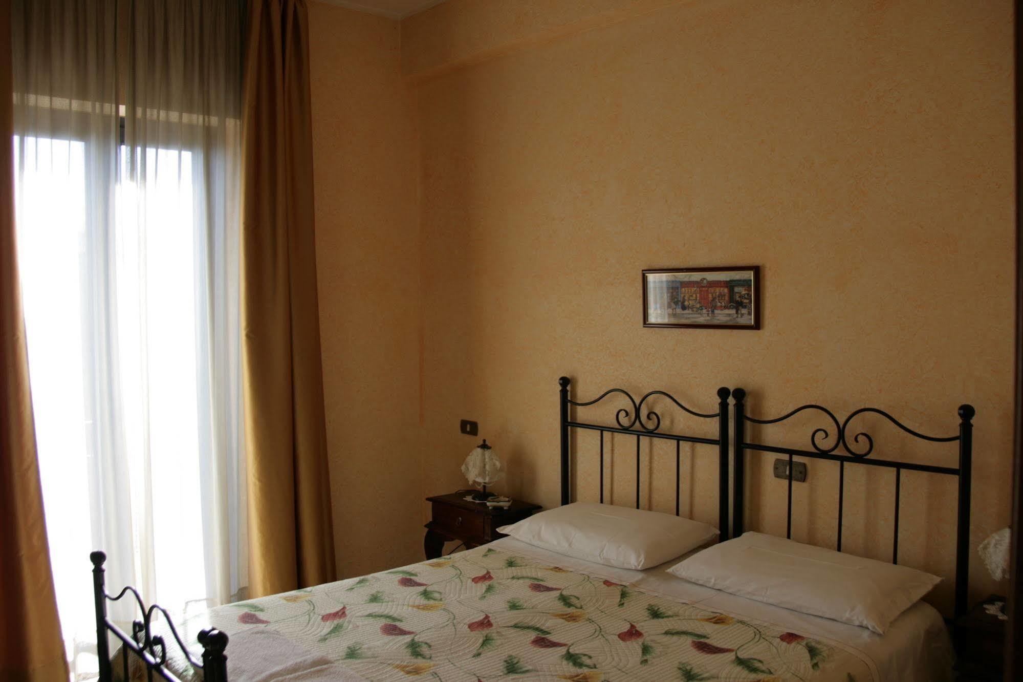 Hotel La Villa Ceccano Exteriör bild
