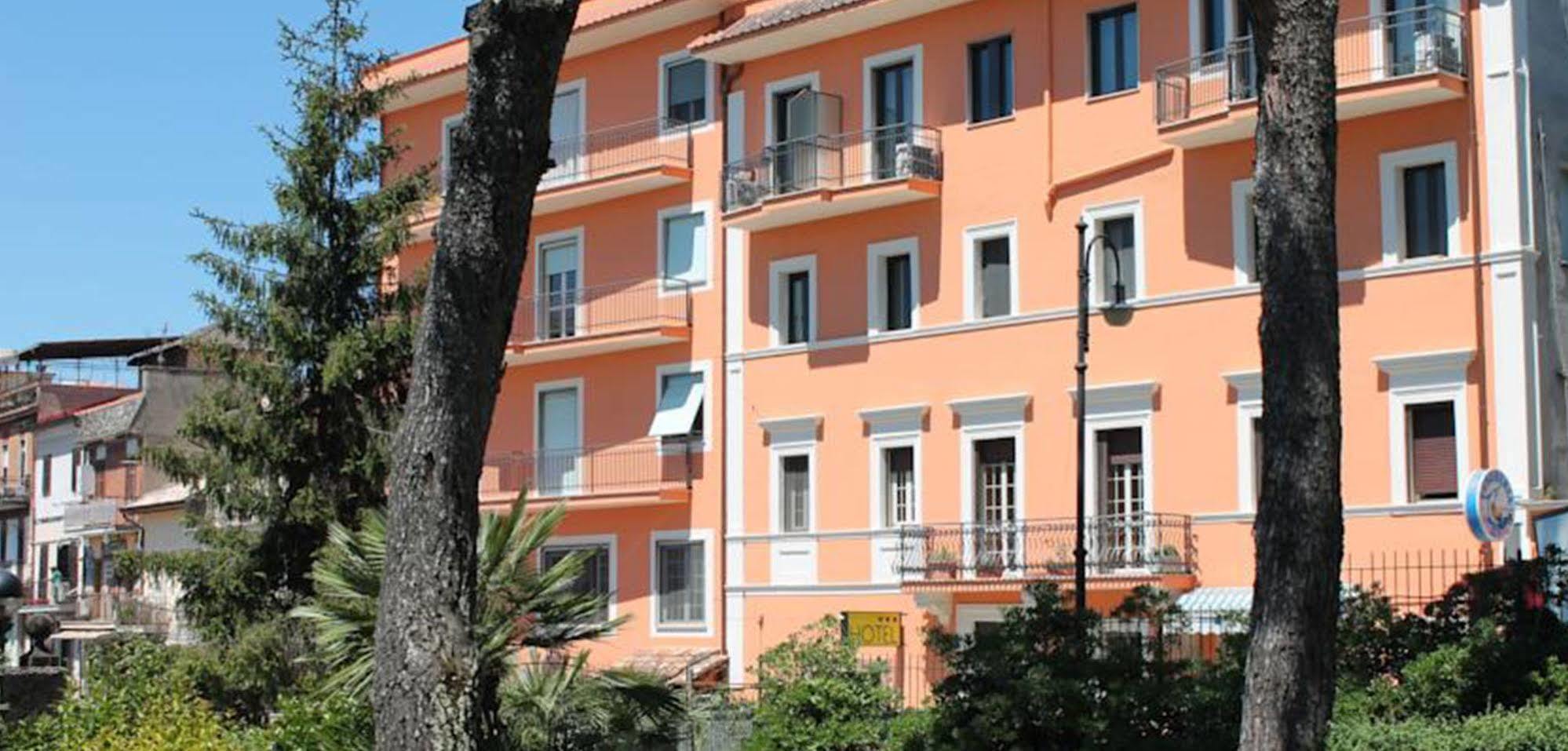 Hotel La Villa Ceccano Exteriör bild